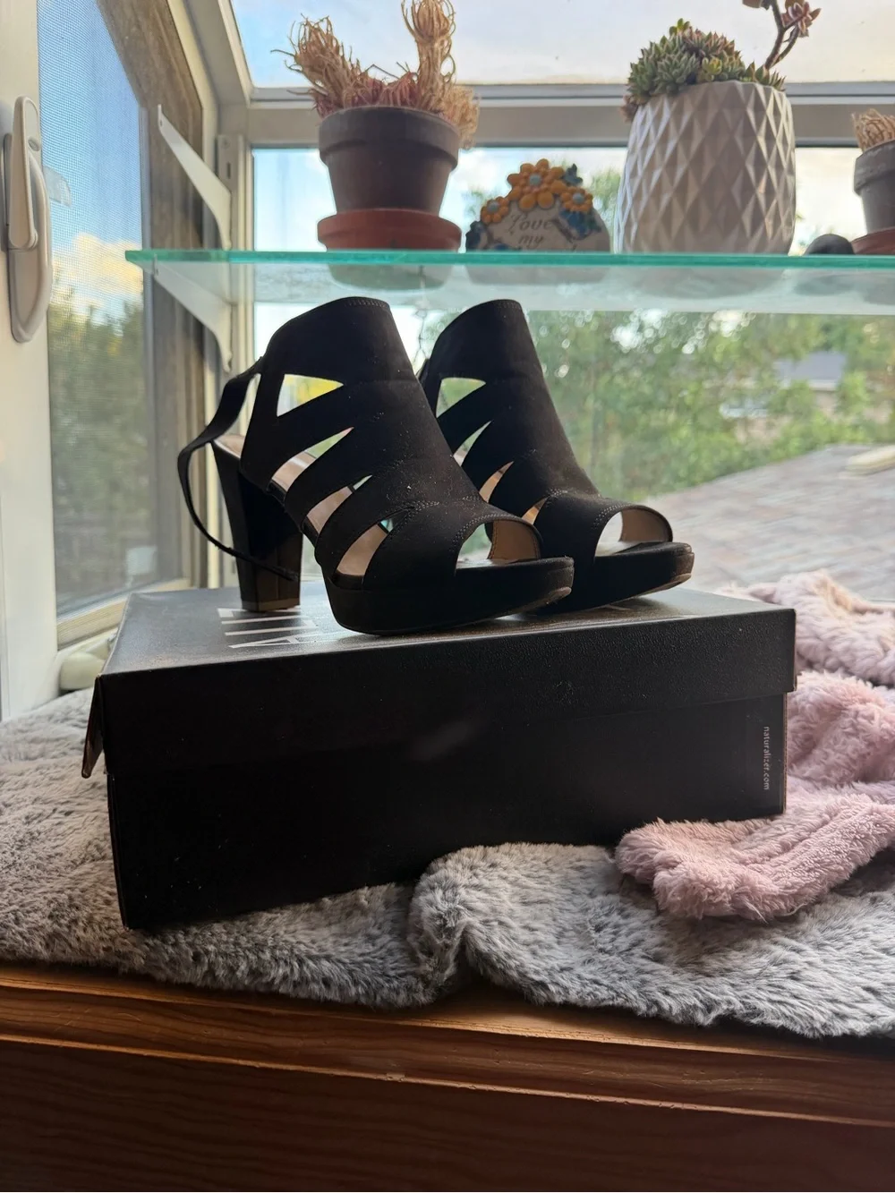 Naturalizer Black Cutout Peep-Toe Block Heel Sandals